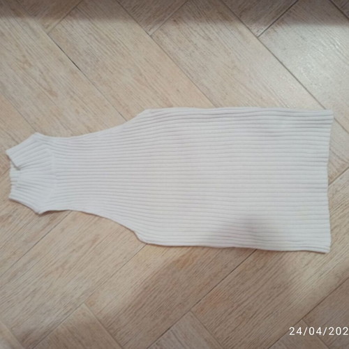 Zara women's white top medium like new with open back