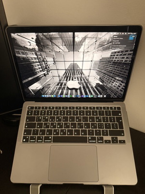 MacBook Air M1 8GB 256GB with Magic Mouse and Magic Keyboard bundle