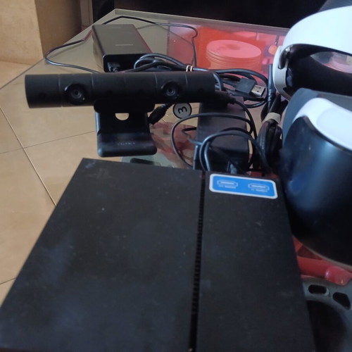 PS4 VR headset first model with all cables, like new