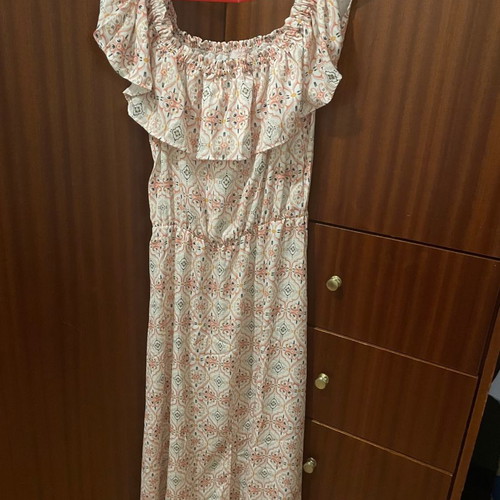 Dent Elle dress with front side slit in excellent condition