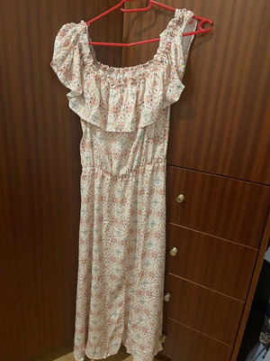 Dent Elle dress with front side slit in excellent condition