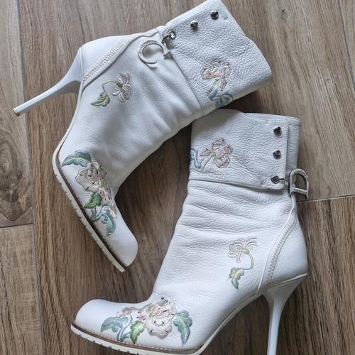 Dior boots SS 2005 like new, white with floral embroidery