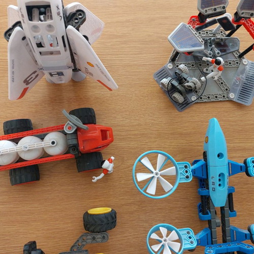 Shell V-Power Space Explorers Toys pack of 5 constructions used