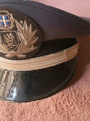 Authentic police lieutenant hat like new