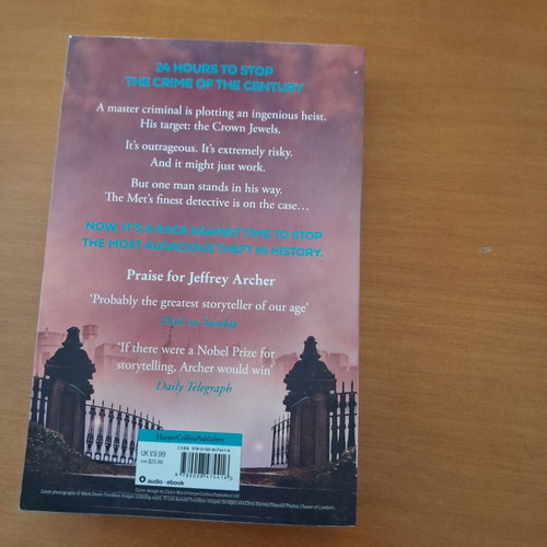 Traitors Gate by Jeffrey Archer used, English book