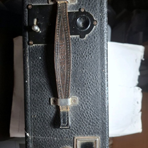 Camera 1953 like new, leather exterior, with tripod