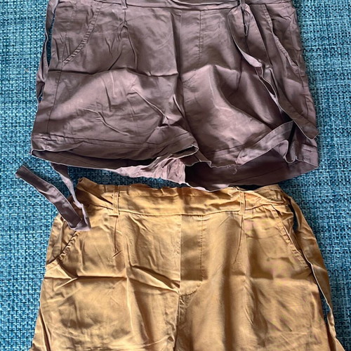 Shorts like new, medium size, brown and yellow set