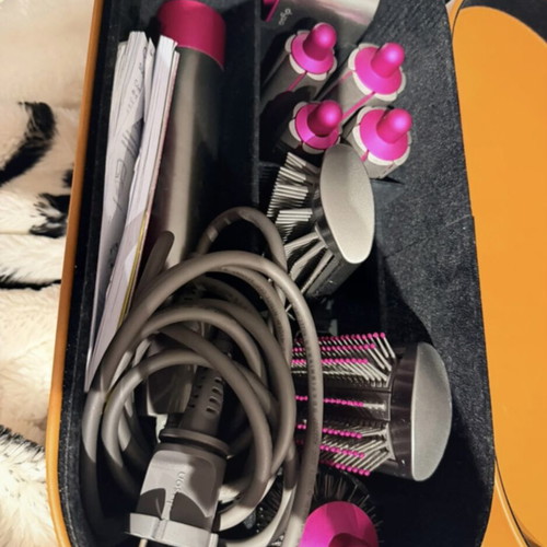 Dyson Airwrap Complete full set like new with case