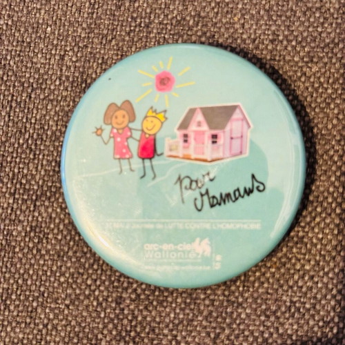 Commemorative pins like new, pack of 4 pieces