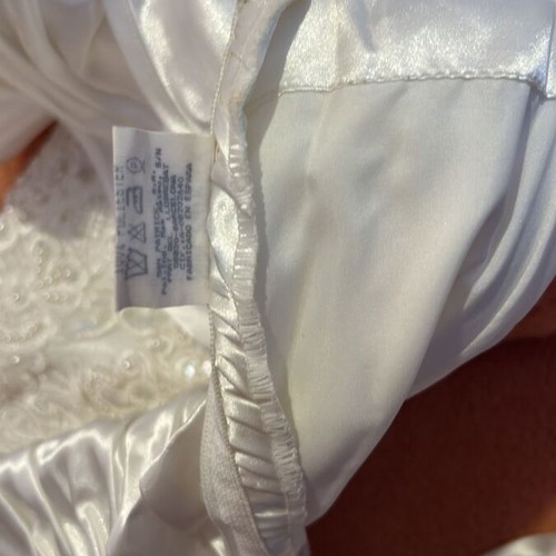 Belnovia wedding dress like new, complete set with veil and gloves, size EU 44