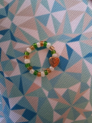 Elastic ring with beads and gold-colored heart, like new