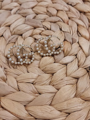 Steel earrings new with white pearls gold color