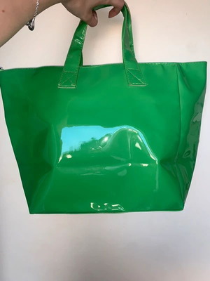 Green shoulder beach bag like new