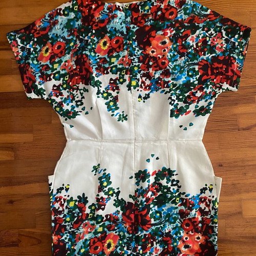 Floral dress small used with pockets, mini, white multicolor