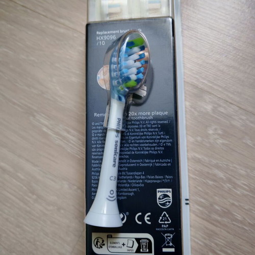 Philips Sonicare 9000 DiamondClean electric toothbrush like new