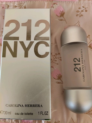 Μπουκάλι αρώματος 212 Carolina Herrera μεταχειρισμένο, άδειο 30ml