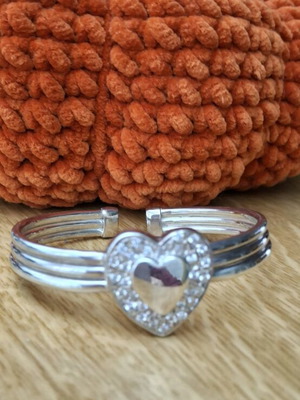 Ασημένιο βραχιόλι 925 σαν καινούργιο με λευκά ζιργκόν καρδιά