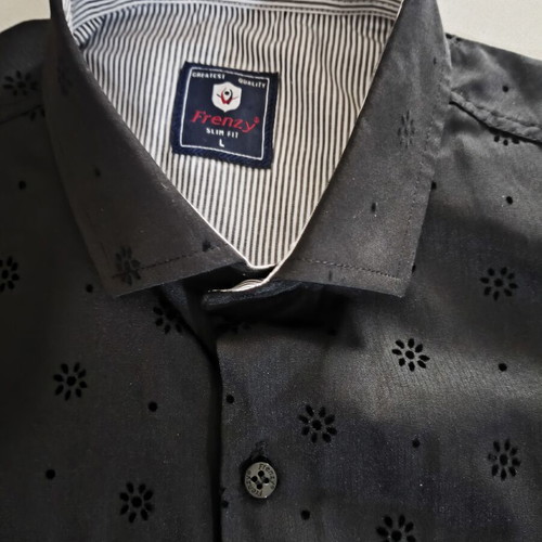 Shirt NoL slim black with embossed design like new, size L