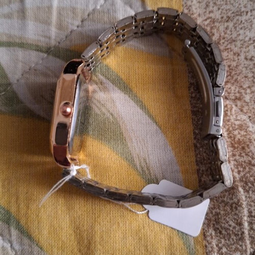 Wristwatch new with rose gold and silver bracelet