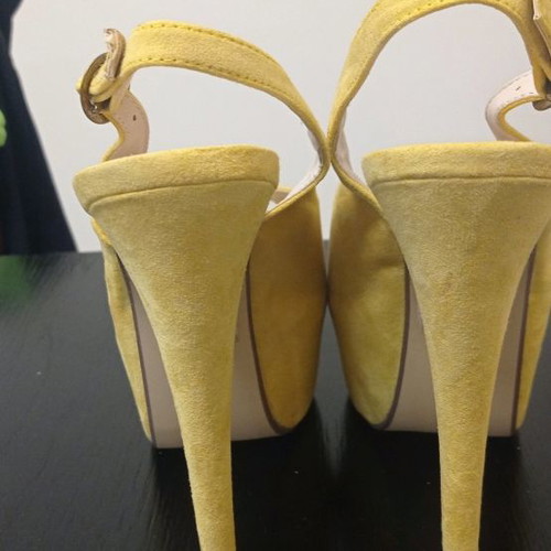 Yellow suede leather sandals used with 15 cm heel