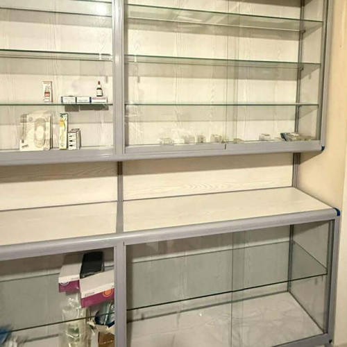 Display cabinet with glass shelves like new, metal frame