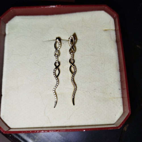 14K Gold Earrings with Zirconia like new, 3.7g, 5cm length
