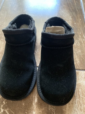 Ugg Australia χαμηλά μποτάκια μέγεθος 32.5 καινούργια, μαύρα