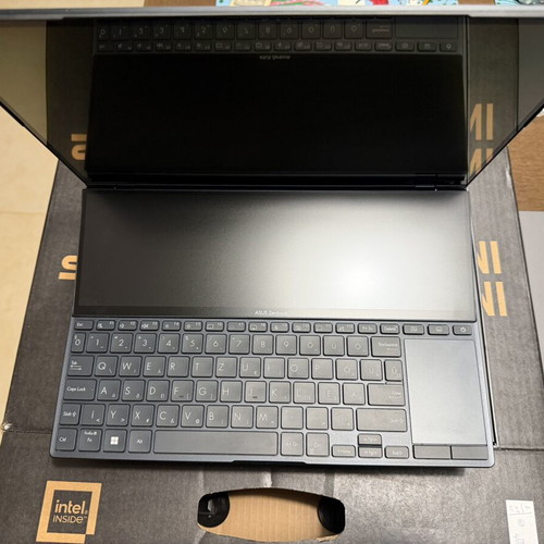 Asus Zenbook Pro 14 Duo OLED i9 laptop like new, 32GB RAM, 1TB SSD