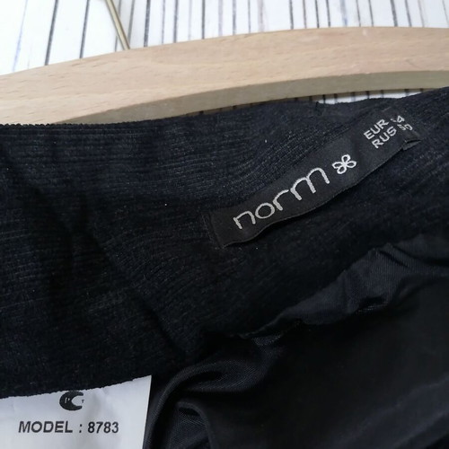 Retro skirt new condition, sizes M 38 and L 40