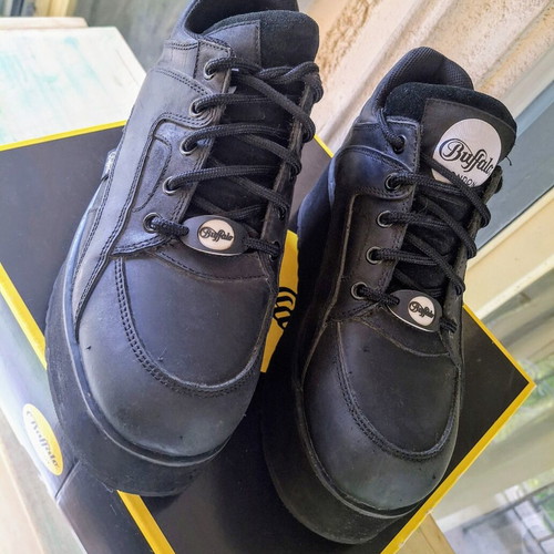 Buffalo London 1330-6 Low Black Platform Sneakers like new, size 39