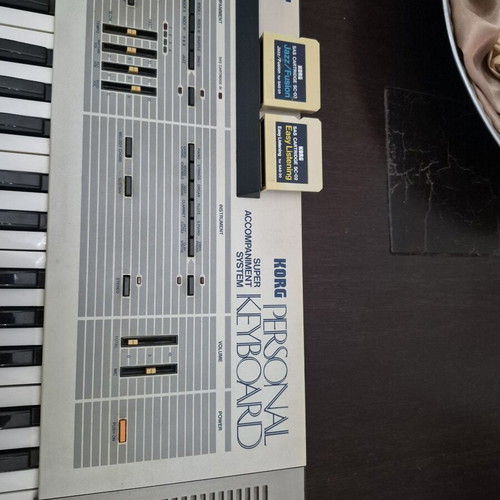 KORG synthesizer like new with case and memory cards