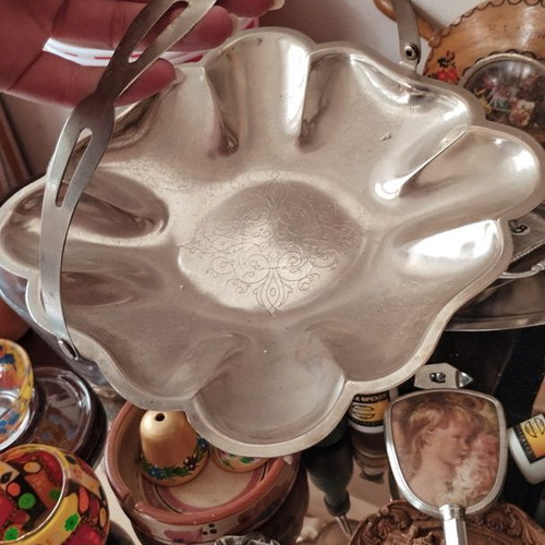 Vintage silver-plated serving bowl with handle and engraved design like new