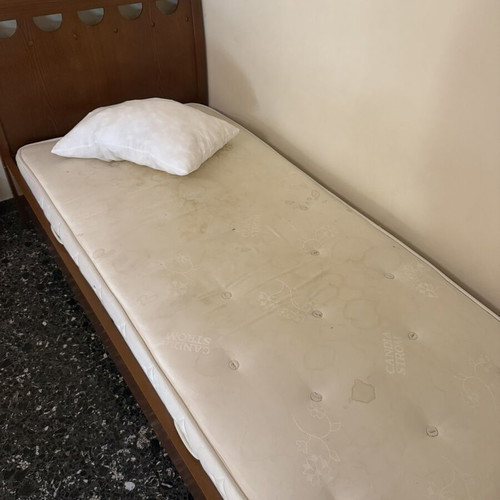 Bed with mattress like new, single size