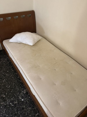 Bed with mattress like new, single size