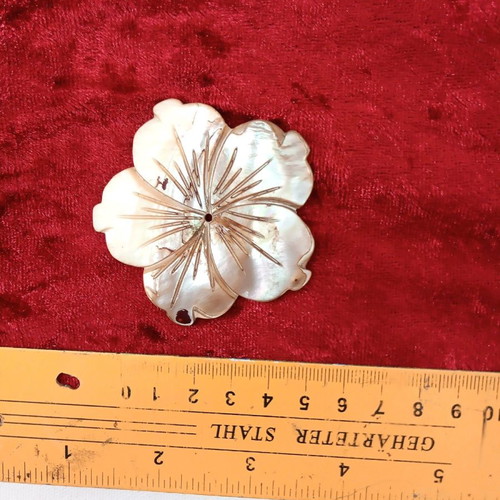 Carved coffee-yellow mother-of-pearl element with hole hibiscus shape