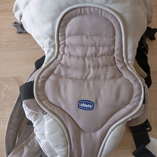 Chicco 3-Position Baby Carrier like new beige white