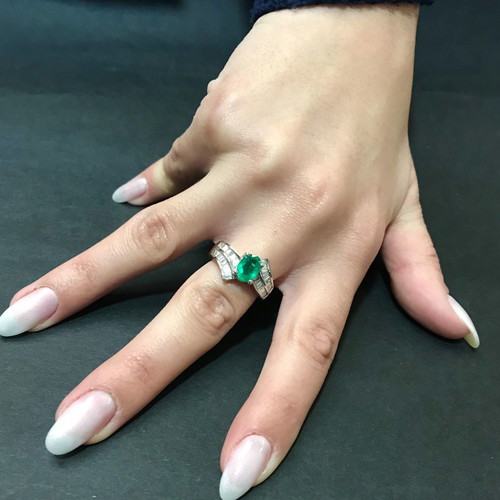 18k ring with Colombian emerald and brilliant diamonds new