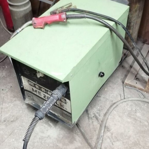 Wire welding machine used with bottle included