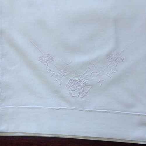 White embroidered bed sheet 1.70m x 2.30m