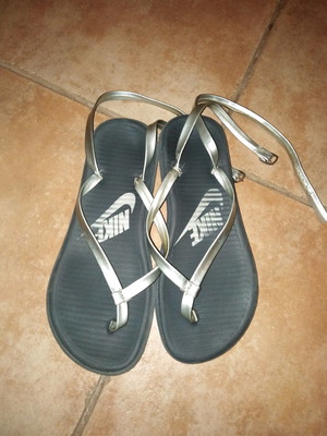 Nike дамски сандали употребявани, сиви, номер 37