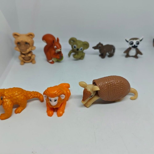 Kinder Natoons collectible set of 8 animal figures like new