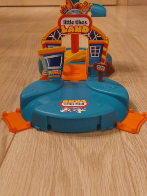 Little Tikes Land helicopter playset used, converts to suitcase