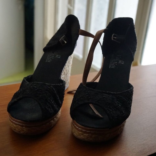 Women's espadrille platform shoes like new, size 37, black and beige