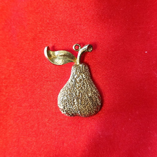 Vintage pendant gold pear shaped like new without chain