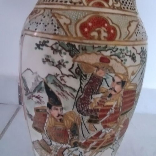 Chinese vase lamp in like new condition, height 40cm
