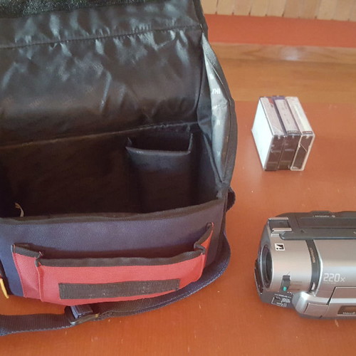 Sony Handyman CCD-TRV45E Video 8R used with case and cables
