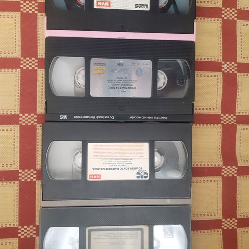 VHS video cassettes like new, pack of 14, popular titles from major companies