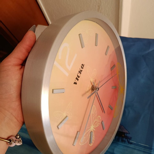 Vicko wall clock analog, like new, battery powered