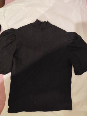 Blouse like new with frills on shoulders, black, size S