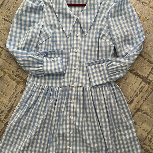 Only vintage dress with puff sleeves and large pointed collar, like new, size S-M, baby blue